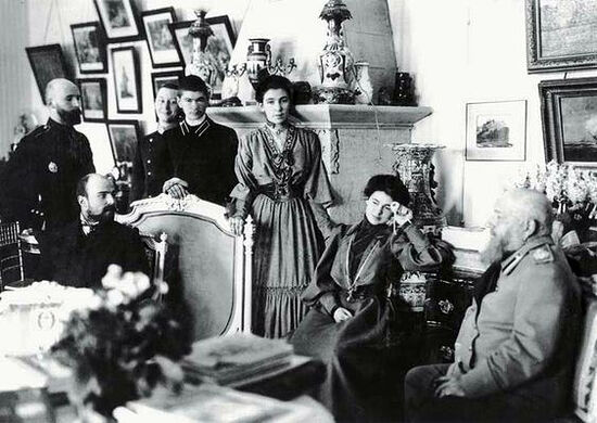 Графиня Софья Владимировна Олсуфьева (в девичестве Глебова) и ее семья