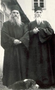 Иеромонах Иулиан (Лазар) с архимандритом Клеопой (Илие) в афонской келлии Провата (Кукувино), сентябрь 1977 г.