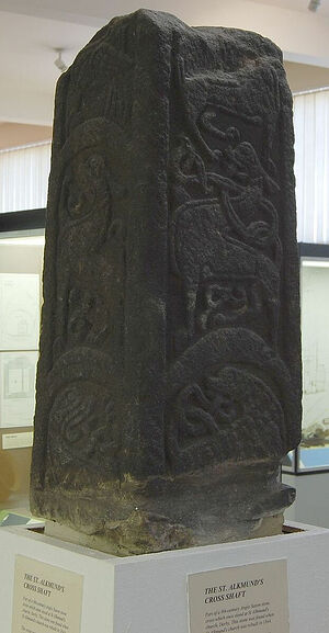 Древко креста, находившегося в снесенной церкви Св. Алькмунда в Дерби (ныне в Музее г. Дерби)
