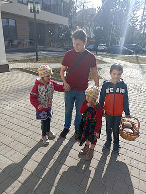 Константин Абрамов с детьми
