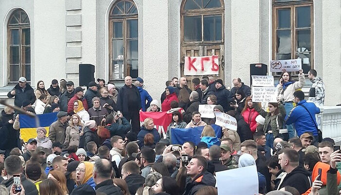 Anti-Orthodox radicals seized the cathedral in Khmelnitsky. Photo: spzh.news
