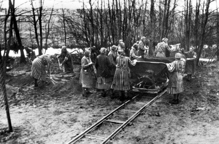Γυναίκες κρατούμενες στο Ράβενσμπρικ, 1939. Φωτογραφία: Bundesarchiv/en.wikipedia.org