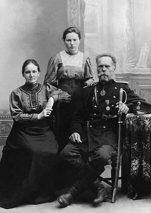 Nina Kuznetsova with her parents Alexei and Anna