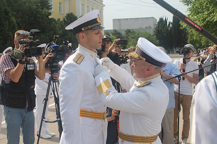 В Севастополе прошел выпуск молодых офицеров ВМФ
