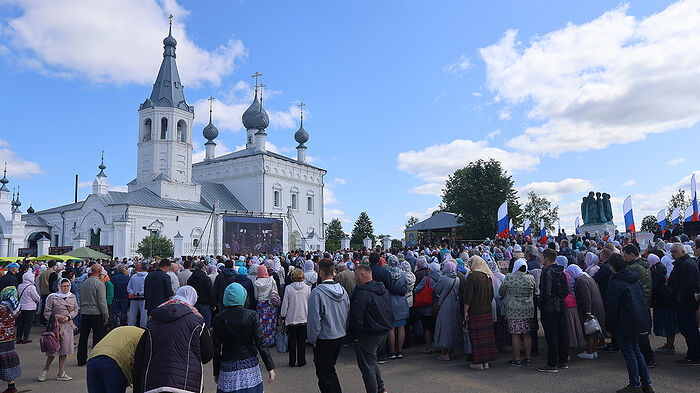 Более 15 тысяч человек приехали в день юбилея в Годеново