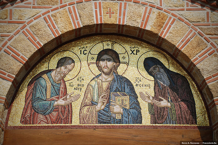 Christ the Pantocrator, St. John the Theologian, and St. Arsenios of Cappadocia. Mosaic at the entrance to the monastery in Souroti. Photo: A. Pospelov/Pravoslavie.ru