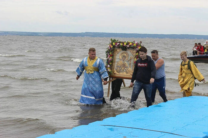Крестный ход с Ахтырской иконой Божией Матери по Каме. Фото: tatar-inform.ru
