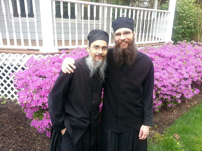 Игумен Силуан (слева) и иеромонах Даниил