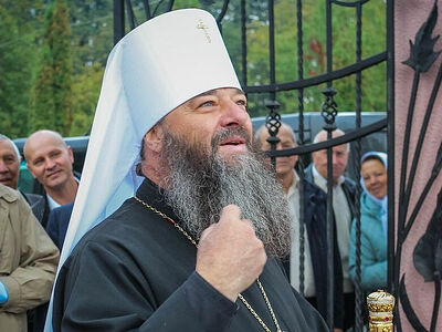 Armed security forces surround Ukrainian monastery that is home to hundreds of orphans (+VIDEO)