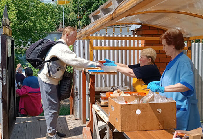 Благотворительная столовая центра «Милосердие Одинцово», где ежедневно обедает от 30 до 60 человек