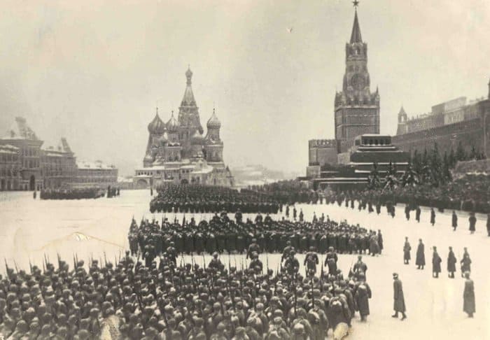Παρέλαση στην Κόκκινη Πλατεία στις 7 Νοεμβρίου 1941