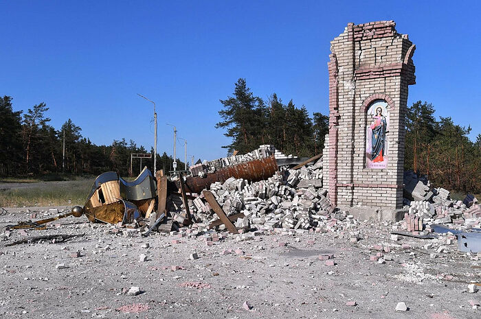 A destroyed chapel at the entrance to Severodonetsk. Photo: RIA Novosti/Victor Antoniuk