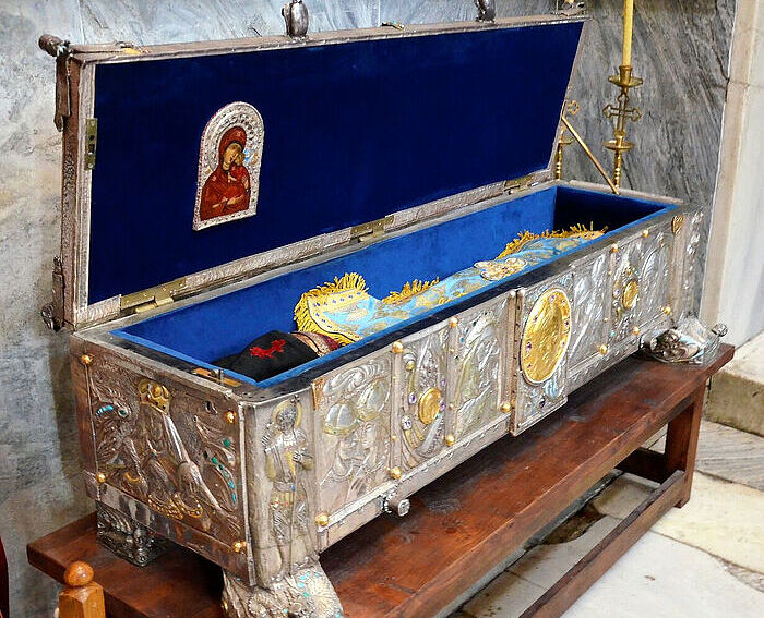 Η λειψανοθήκη με τα λείψανα της Αγίας Αναστασίας στη Μονή Στουντένιτσα. Φωτογραφία: Ιερομόναχου Ιγνάτιου (Σεστακόφ)