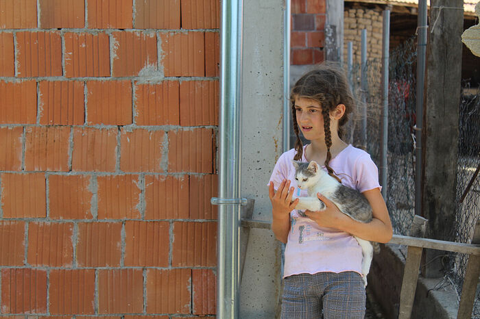 Ένα κοριτσάκι στο χωριό Γκριζίμε της Κόσοβσκα Καμενίτσα