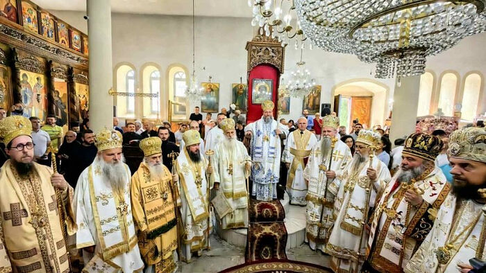 Macedonian and Serbian hierarchs at the enthronement of Met. Jovan in North Macedonia. Photo: tvhram.rs