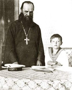 Ο αρχιερέας Αλέξανδρος Βασίλιεφ με τον κληρονόμο του ρωσικού θρόνου