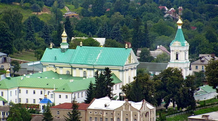 В преддверии зимы власти отключили электричество в Кременецком монастыре на западе Украины