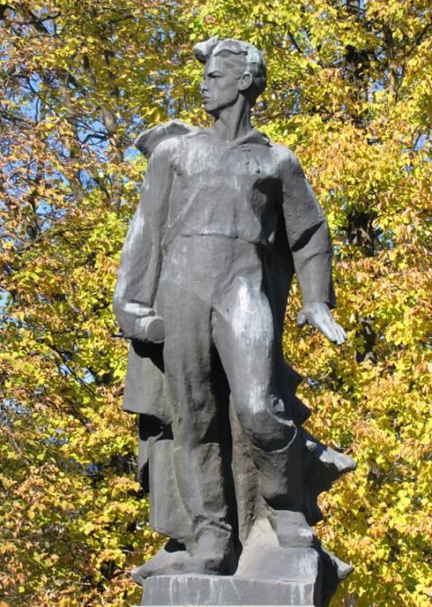 Памятник партизану, Герою Советского Союза Владимиру Куриленко (1924–1942). Смоленск