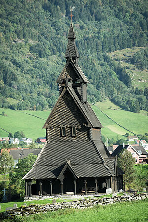 Традиционная скандинавская каркасная церковь: деревянная церковь Хопперстад, регион Вестланн, Норвегия, XI в.