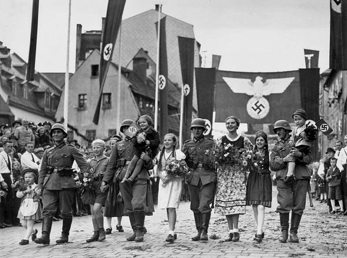 3 октября 1938 года. «Всенародное гуляние»