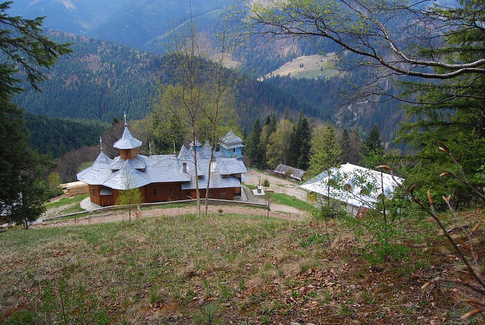 Pojorata Monastery. Photo: Alexandru Losonchi
