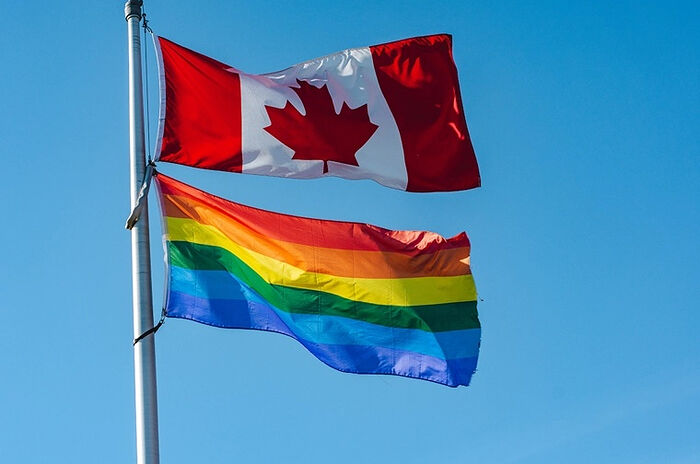 В канадском городе запретили слова и жесты, которые могут оскорбить ЛГБТ-людей