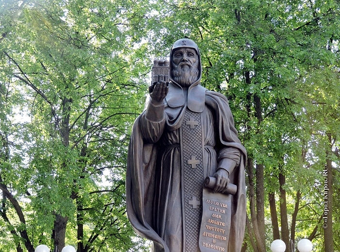 Памятник преподобному Трифону Вятскому