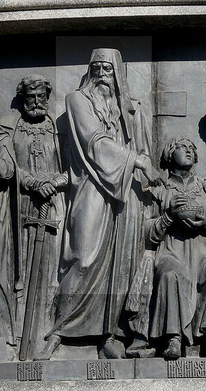 Патриарх Ермоген на Памятнике «1000-летие России» в Великом Новгороде