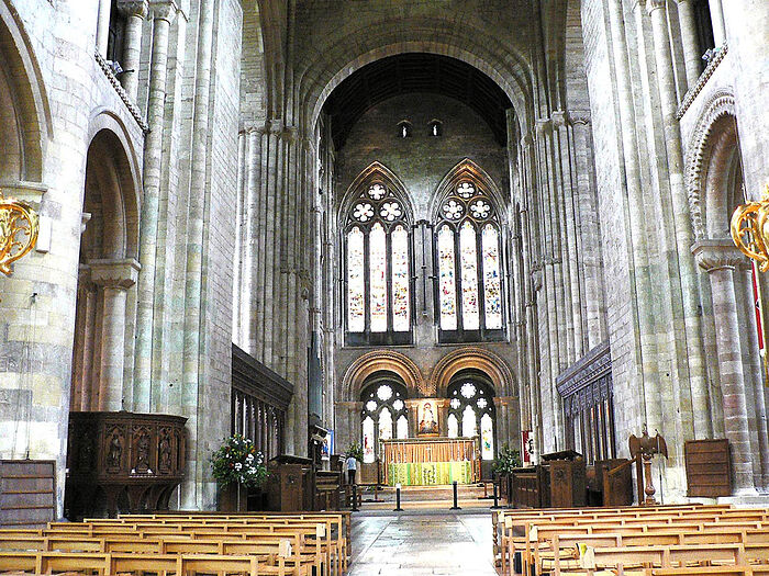 Внутри аббатства Ромси в Хэмпшире, вид на восток (любезно предоставила Elizabeth Hallett, Romsey Abbey)