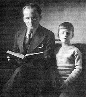 Василий Акимович Никифоров-Волгин с учеником Алешей, будущим Святейшим Патриархом Алексием II