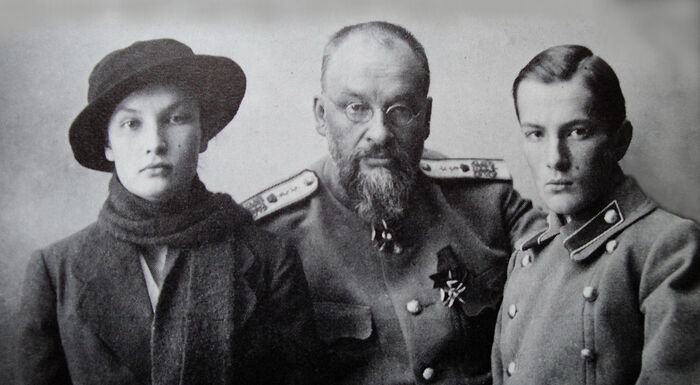 Доктор Ј. С. Боткин с децом Татјаном и Глебом, 1918. Године