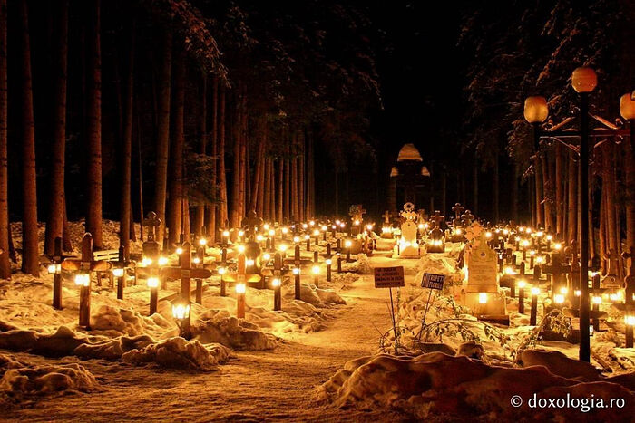 Неугасимые лампады на кладбище монастыря Сихастрия