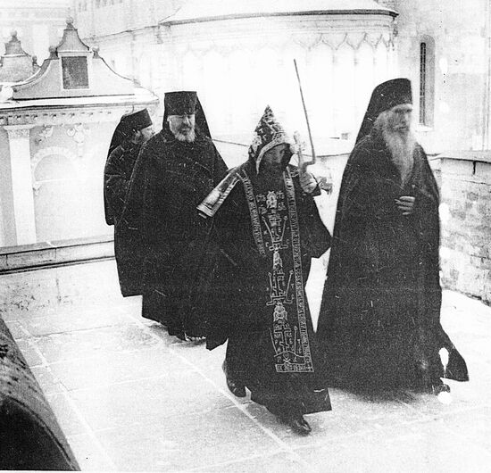After being tonsured into the great schema. The covered arcade of the refectory church. Archimandrite Kirill is on the far right. The Lavra Abbot, Archimandrite Ieronim, is next after Fr. Damaskin