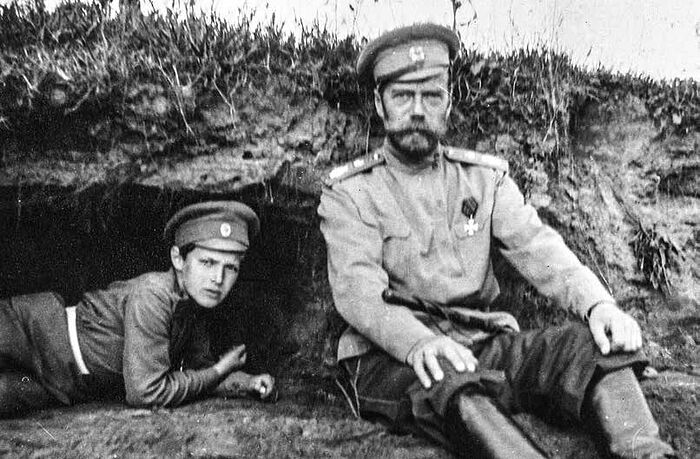 Император Николай II с сыном и наследником Великим князем Алексеем. Могилев. Лето 1916 г.