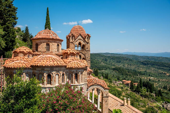 Η Ιερά Μονή Παντάνασσας, Μιστράς. Πηγή: taxidevoumemazi.gr