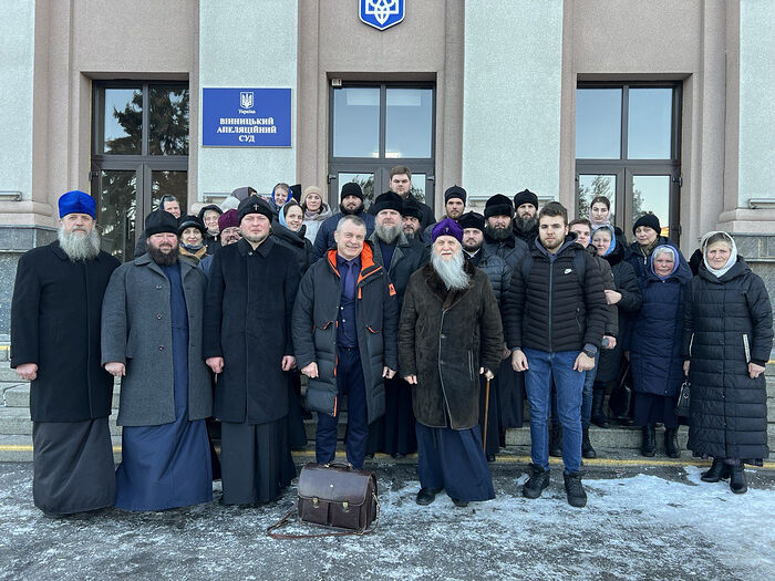 Met. Jonathan and his supporters. Photo: tulchin-eparchia.org.ua