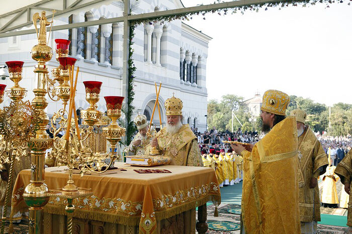Божественная литургия в Свято-Владимирском соборе Херсонеса 2 августа 2009. Фото: patriarchia.ru