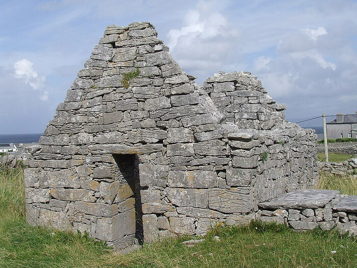 Оставшаяся часть церкви св. Гобнаты на острове Инишир, Ирландия