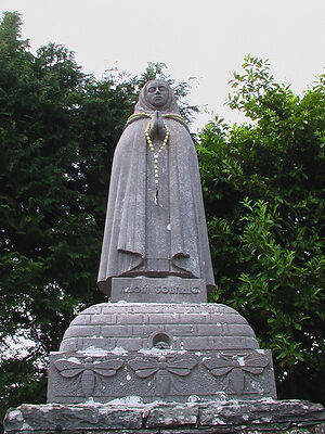 Современная статуя прп. Гобнаты в Балливурни (источник – Irish Heritage News)