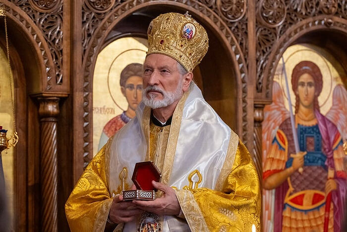 Bp. Irinej of the Eastern American Diocese of the Serbian Orthodox Church presented the seminary with relics of St. Nicholai. Photo: domoca.org