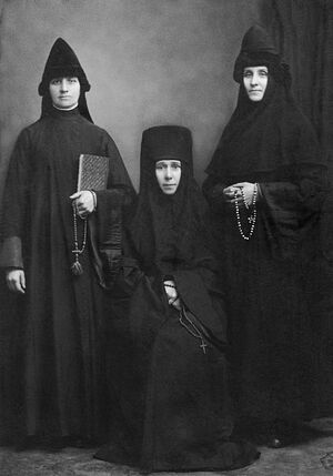 Nun Natalia (Baklanova) in the center, with Novices Evdokia and Anastasia Proshkin