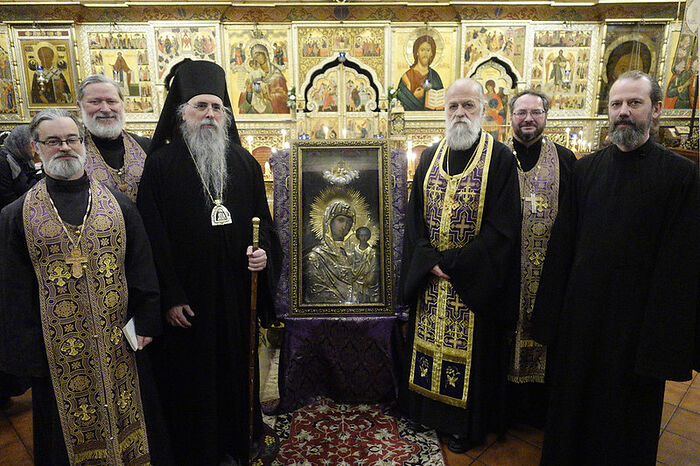 Bp. Alexei with the Sitka Icon at the ROCOR cathedral in D.C. Photo: flickr.com