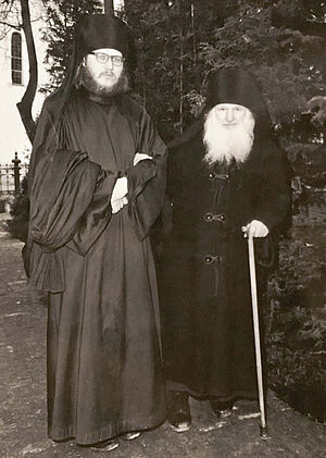 Иеромонах Андроник со своим первым духовником, архиепископом Новгородским Сергием (Голубцовым)