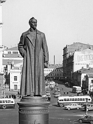 Памятник Дзержинскому на Лубянке в Москве