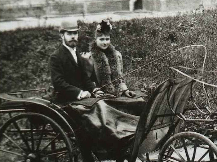 В апреле 1894 г. в Кобурге состоялась помолвка Цесаревича Николая с принцессой Алисой-Викторией Гессен-Дармштадтской. После помолвки. Кобург, 1894 г.